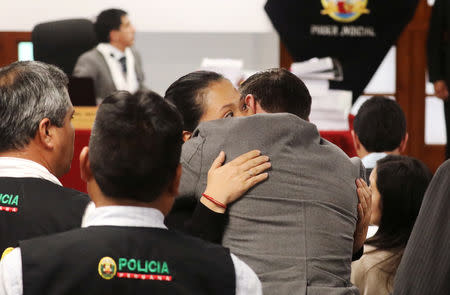 Opposition leader Keiko Fujimori kisses her husband Mark Vito after a judge ordered her back to jail pending a trial over allegations she used her conservative party to launder money for Brazilian construction company Odebrecht in Lima, Peru October 31, 2018. REUTERS/Mariana Bazo/Pool