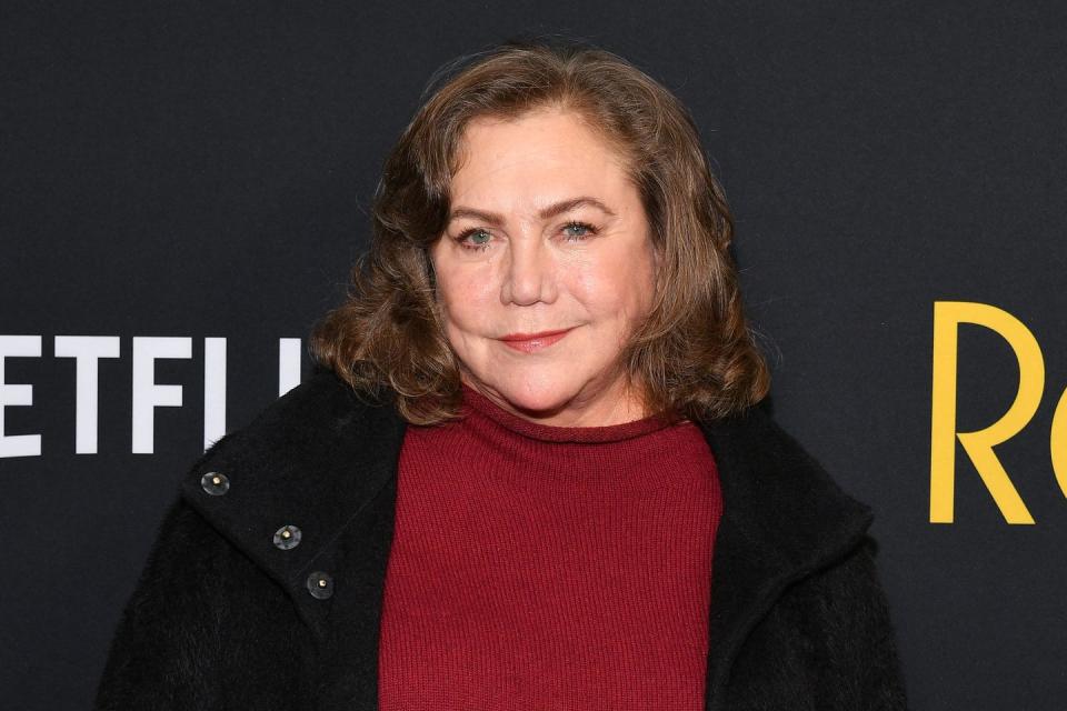 5) Kathleen Turner