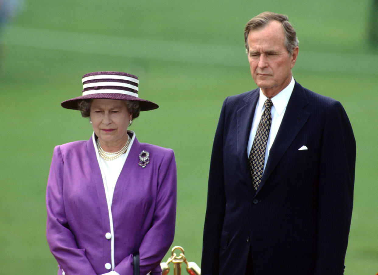 Queen Elizabeth ll with US President George Bush Snr. on the White House lawn in Washington DC on May 14, 1991.
Photo: Anwar Hussein 