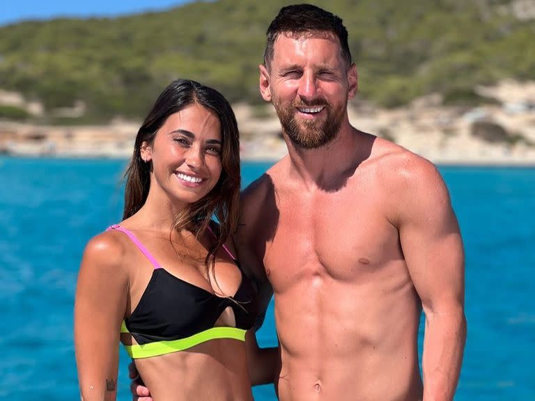 Lionel Messi compartió una foto con Antonela Roccuzzo, pero un detalle se quedó con todas las miradas (Foto/Instagram @antonelaroccuzzo)