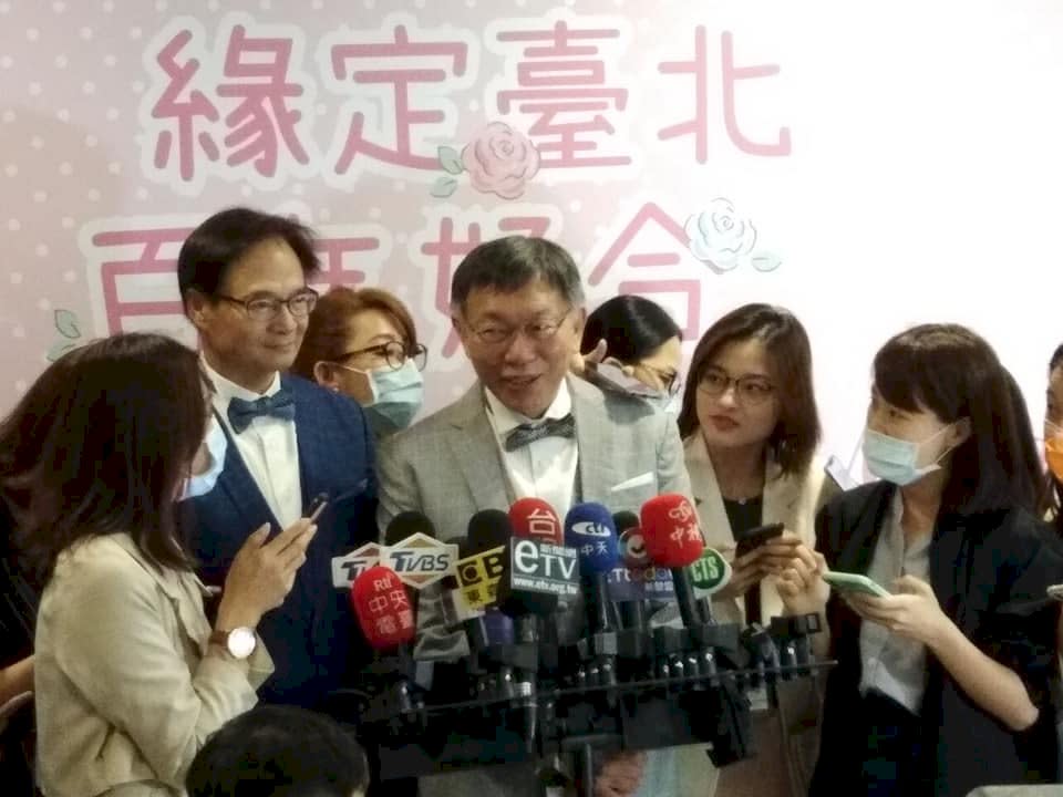 台北市長柯文哲17日表示，開放萊劑美豬有外交上的壓力，但還是可以回歸科學方法解決，他覺得現在僅標示產地，但不標示有沒有萊克多巴胺的做法很奇怪。(王韋婷攝)