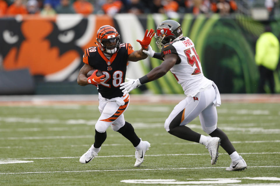 Lavonte David and the Buccaneers linebackers will have their hands full trying to corral Lamar Jackson and the rest of the Ravens runners. (AP Photo/Gary Landers)