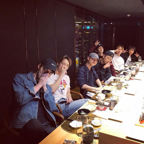 EXO的成員們又又又聚餐啦！