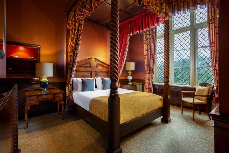 Feel like a queen in one of Crewe Hall’s 117 rooms (Crewe Hotel)