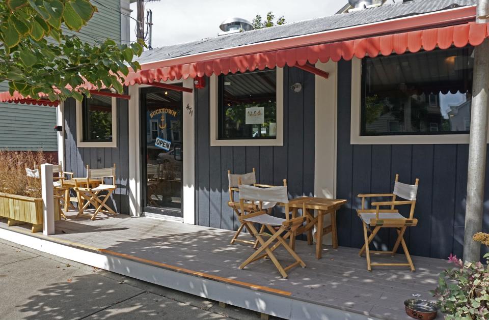 More outdoor seating, beyond the porch, may save Bucktown from closing.