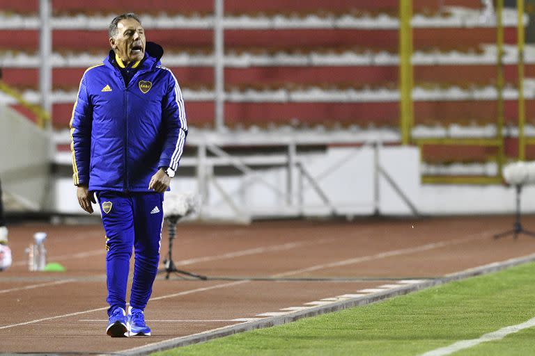 Miguel Angel Russo en el partido que Boca disputó ante The Strongest, en la altura de La Paz, por Copa Libertadores