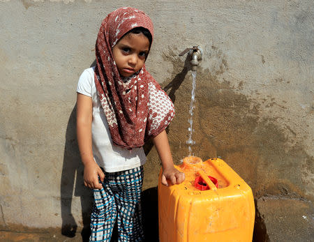 A girl fills a jerry can with drinking water on Salam Street in north Hodeidah, Yemen March 25, 2019. REUTERS/Abduljabbar Zeyad