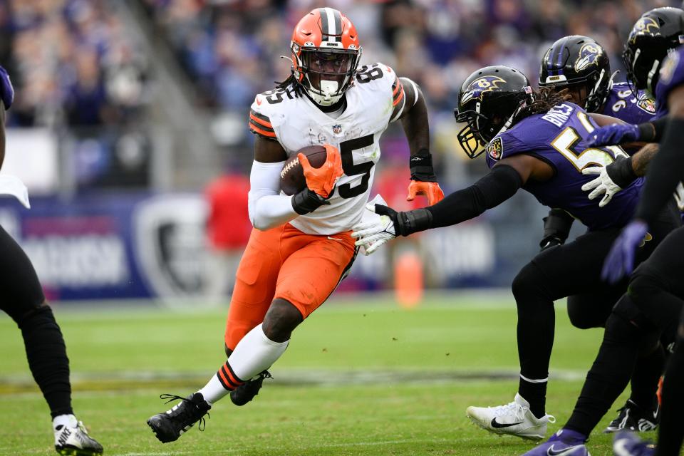 Cleveland Browns tight end David Njoku (85) runs past Baltimore Ravens linebacker Josh Bynes (56) in the second half of an NFL football game, Sunday, Oct. 23, 2022, in Baltimore. (AP Photo/Nick Wass)
