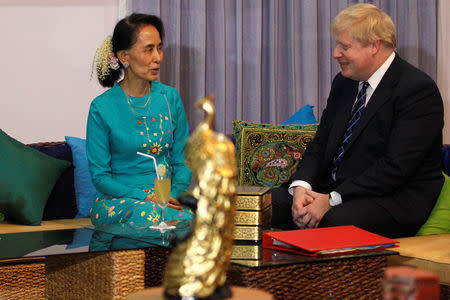 British Foreign Secretary Boris Johnson (R) is welcomed by Myanmar's leader Aung San Suu Kyi in Naypyidaw, Myanmar January 20, 2017. REUTERS/Soe Zeya Tun