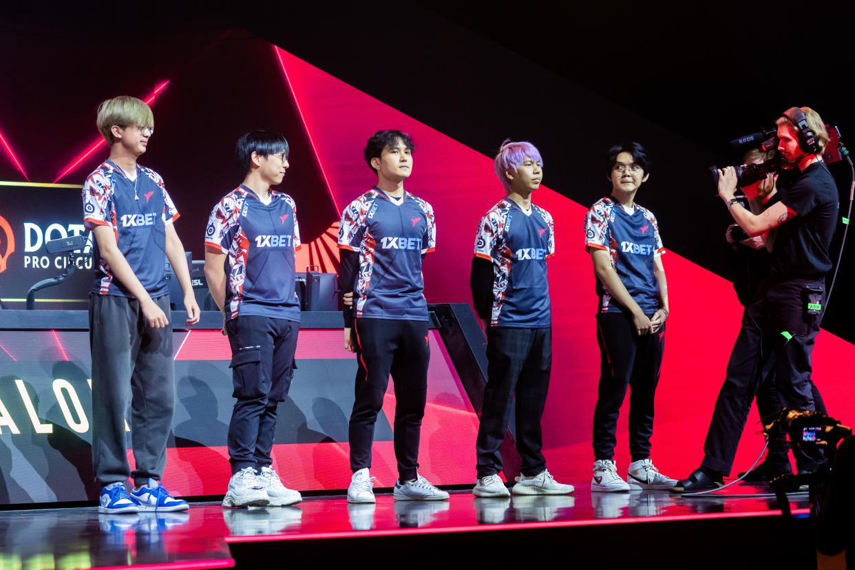 05 May 2023, Berlin: E-Sports: ESL One Berlin Dota 2 Major, Second Major Tournament of the Dota Pro Circuit 2023, Final Weekend, Velodrom. Team Talon Esports from Hong Kong (l-r) with 
