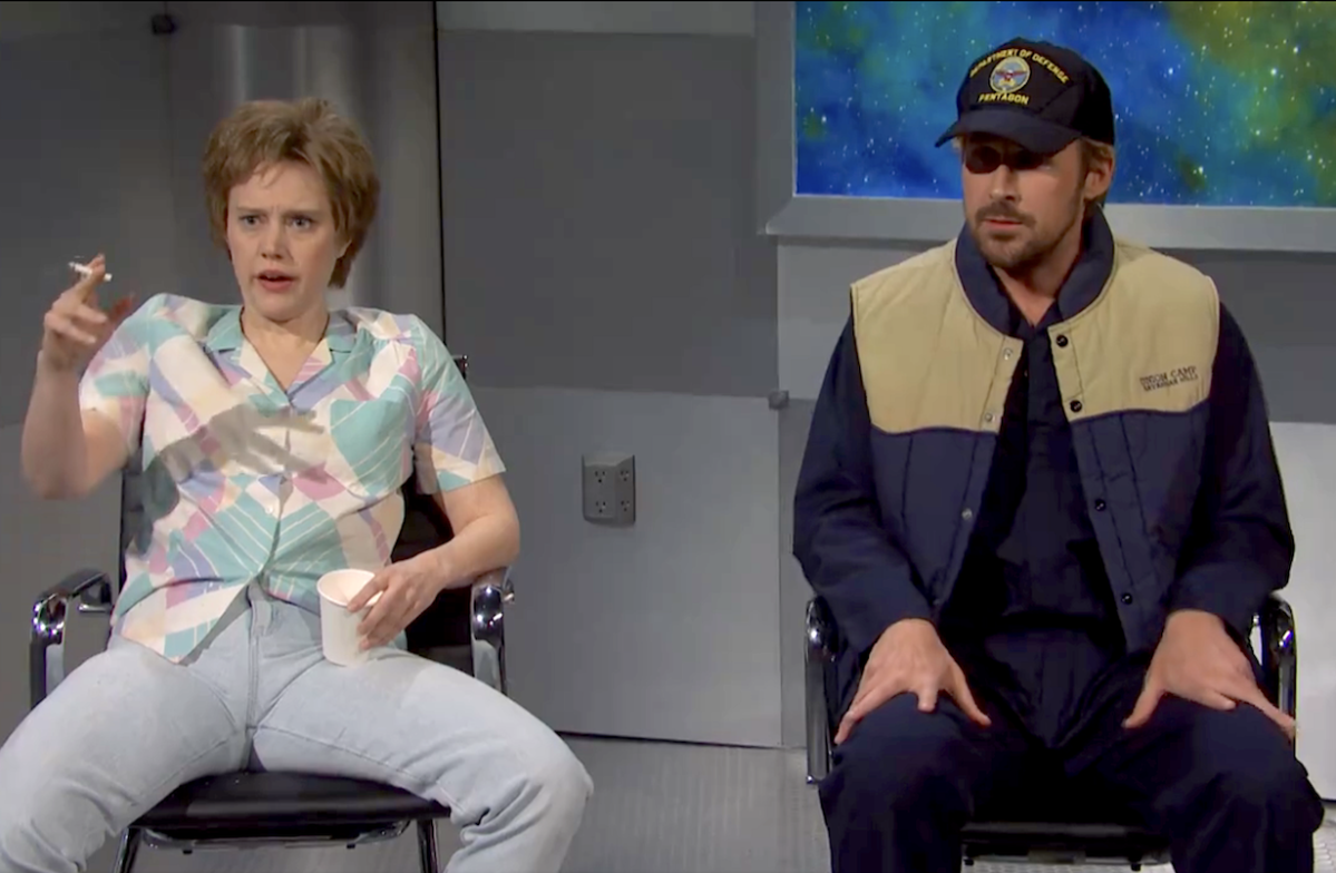 SNL Video Kate McKinnon Returns to Manhandle Ryan Gosling During