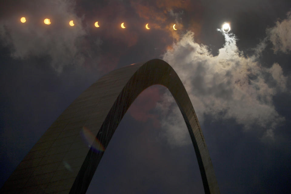 Solar eclipse fever: Americans witness the celestial event