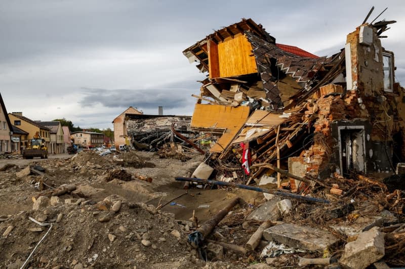 Debris from destroyed buildings is seen as massive flooding affected tourist resorts in southern Poland. Dominika Zarzycka/SOPA Images via ZUMA Press Wire/dpa