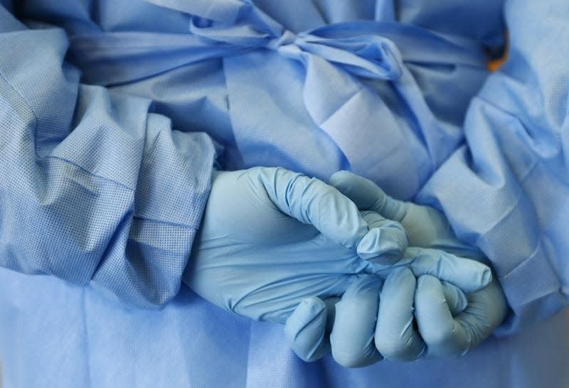 The gloved hands of an army nurse are seen during a demonstration of an isolation chamber for the treatment of infectious disease patients, at the Germany army medical centre, Bundeswehr Clinc, in Koblenz October 16, 2014. REUTERS/Ralph Orlowski 