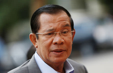 Cambodia's Prime Minister Hun Sen arrives to attend the Cambodian People's Party (CPP) congress in Phnom Penh, Cambodia January 19, 2018. REUTERS/Samrang Pring