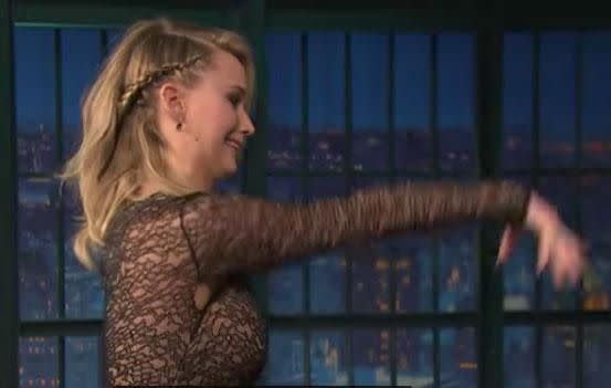 Jennifer Lawrence who is promoting her new thriller Mother!, flashed an embarrassingly huge hole in her laced dress, revealing her bare armpit while on Late Night with Seth Meyers. Source: Late Night with Seth Meyers