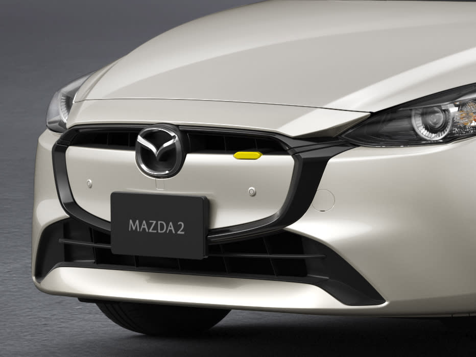 21_20230127_mazda2_frontgrille_platinumquartz_s.jpg