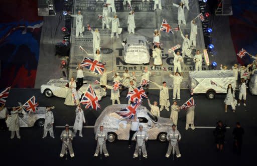 Artistas en plena actuación durante la ceremonia de clausura de los Juegos Olímpicos de Londres el 12 de agosto de 2012 en Londres, Inglaterra. (AFP | johannes eisele)