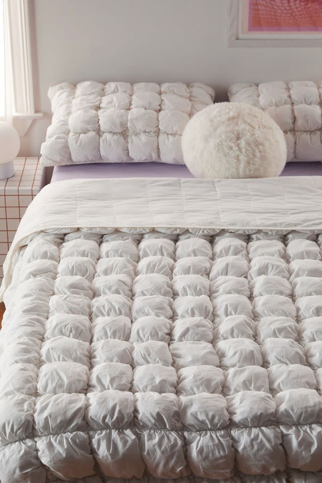 <p><a href="https://go.redirectingat.com?id=74968X1596630&url=https%3A%2F%2Fwww.urbanoutfitters.com%2Fshop%2Fmarshmallow-puff-comforter%3Fcategory%3Dbedding%26color%3D010%26type%3DREGULAR%26quantity%3D1&sref=https%3A%2F%2Fwww.harpersbazaar.com%2Ffashion%2Ftrends%2Fg43932475%2Fbest-luxury-duvet-covers%2F" rel="nofollow noopener" target="_blank" data-ylk="slk:Shop Now;elm:context_link;itc:0;sec:content-canvas" class="link ">Shop Now</a></p><p>Marshmallow Puff Comforter</p><p>$239.00</p><p>urbanoutfitters.com</p>