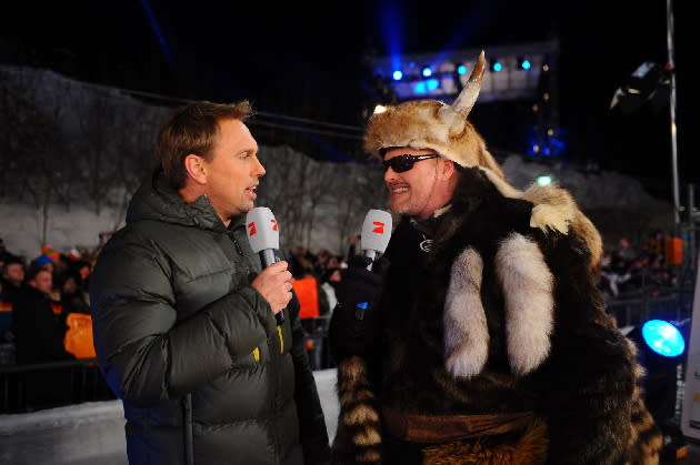 Stefan Raab (rechts) klopfte mit Moderator Steven Gätjen Sprüche. (Foto: ProSieben/Willi Weber)