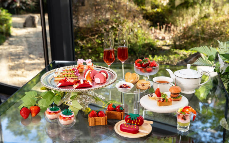 台北萬豪酒店Lobby Lounge即日起至2024年3月31日推出草莓季限定「莓好繽菓」下午茶（圖／台北萬豪酒店提供）