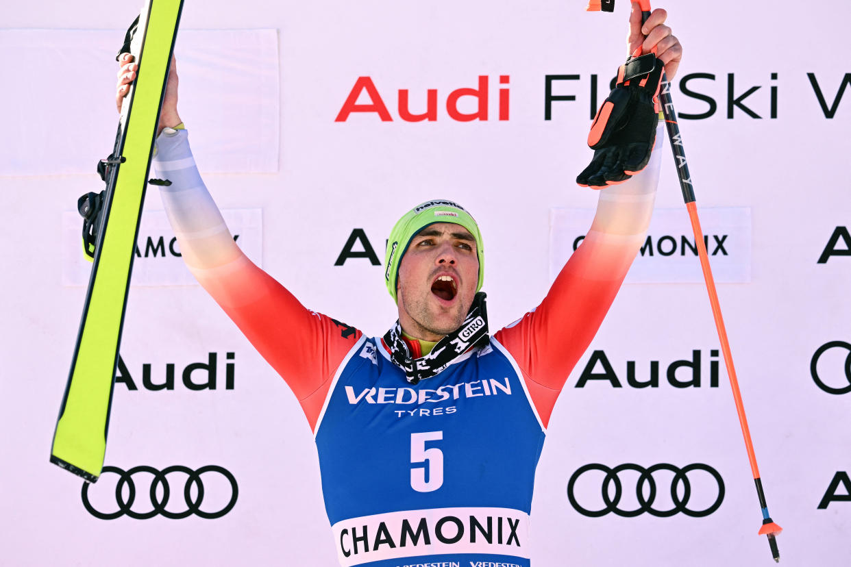 Une première place historique et bien méritée pour le skieur suisse Daniel Yule sur le slalom de Chamonix. Ce n’était pourtant pas gagné d’avance. 