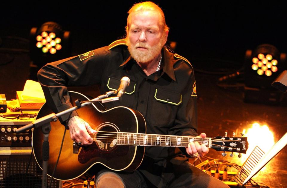 ... dem mittlerweile verstorbenen Musiker Gregg Allman. Nach zehn Tagen wollte Cher sich scheiden lassen, zog die Pläne aber aufgrund ihrer Schwangerschaft zurück. Zwei Jahre später war es dann doch vorbei mit dem sicheren Hafen. (Bild: Eamonn M. McCormack/Getty Images for Sundance London)