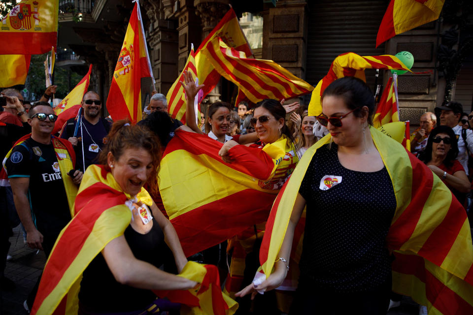 Spanish-unity supporters demonstrate in Barcelona