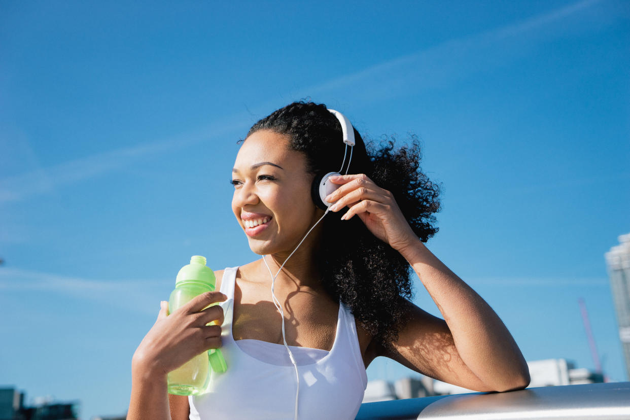 There are ways to work out on your lunch break effectively. [Photo: Getty]