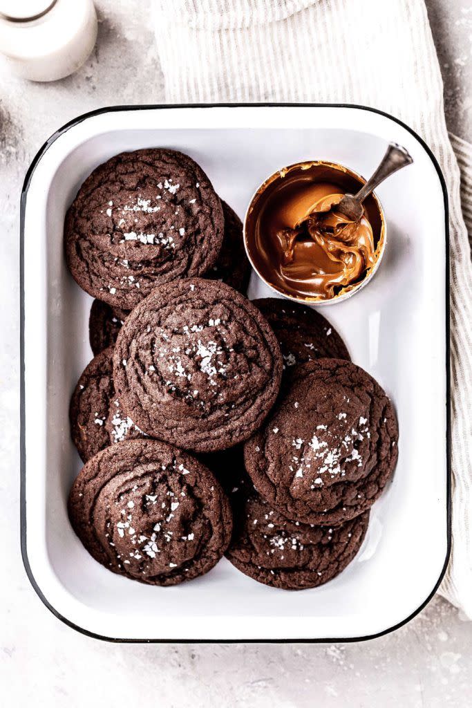 dulce de leche stuffed mexican chocolate cookies with flaky sea salt on top