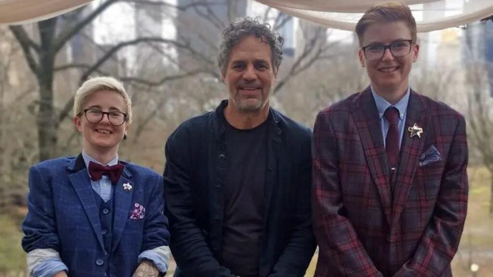 Mark Ruffalo crashes New York Central Park wedding