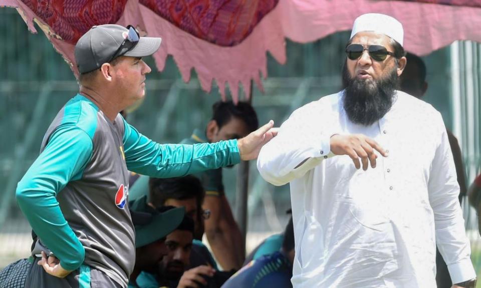 Pakistan’s coach Mickey Arthur (left) and the chief selector Inzamam-ul-Haq exchange opinions during practice in Lahore last week.