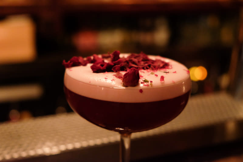 cocktails-spiffy-dapper-beetroot-gin-sour