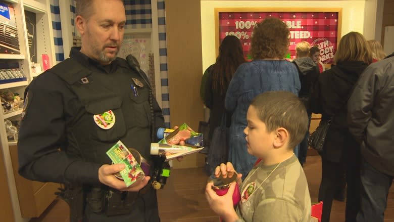 Regina cops-turned-elves take 20 elementary schoolkids Christmas shopping