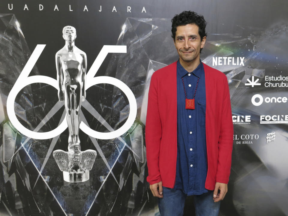 Raul Briones, de "El norte sobre el vacío", posa a su llegada al almuerzo de nominados de la 65a edición del Premio Ariel de la Academia Mexicana de Artes y Ciencias Cinematográficas en la Ciudad de México el 3 de agosto de 2023. (Foto AP/Berenice Bautista)