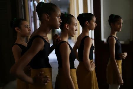 Students at the Cuba's National Ballet School (ENB) wait in line to enter a classroom in Havana, Cuba, October 12, 2016. Picture taken October 12, 2016. REUTERS/Alexandre Meneghini