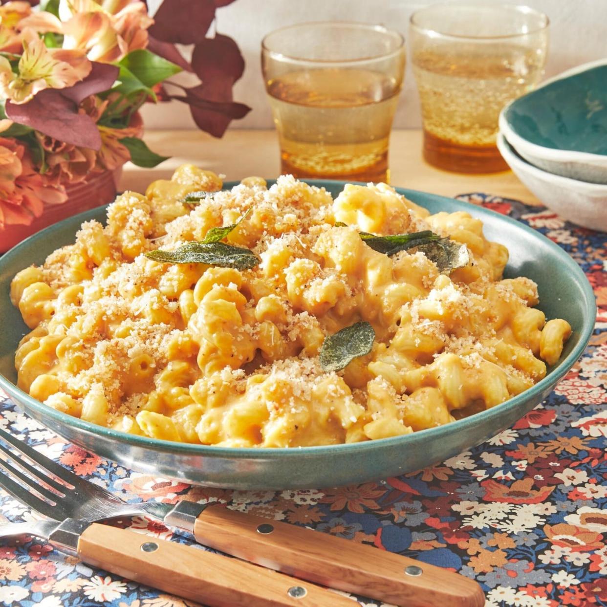 pumpkin mac cheese fall recipe