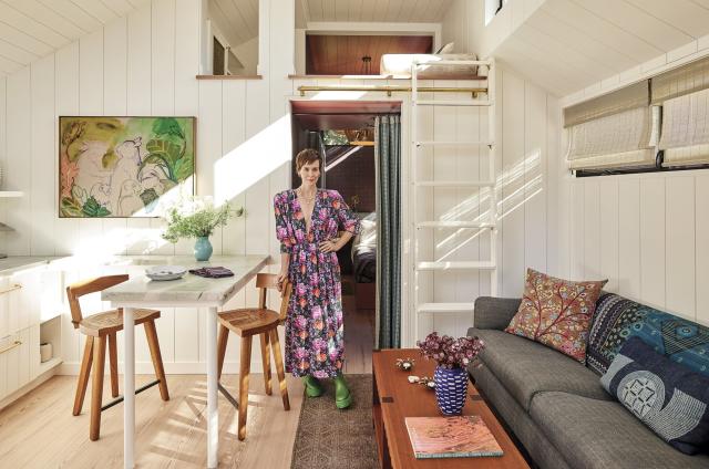 Sarah Paulson Shows Off Her 500-Square-Foot Mobile Home In Malibu — See  Inside!