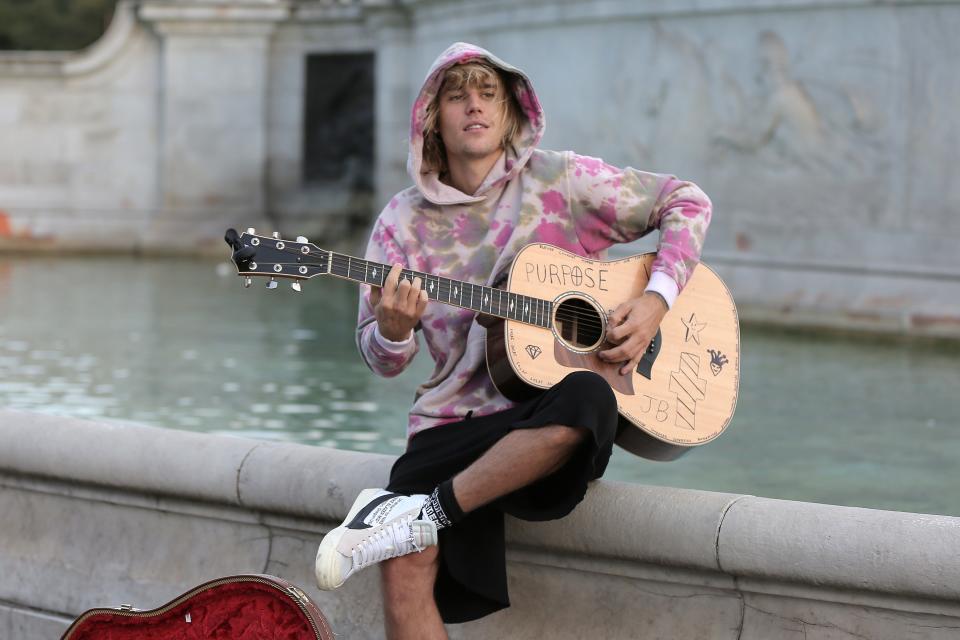 <h1 class="title">justin bieber serenade lead</h1><cite class="credit">Ricky Vigil/Getty Images</cite>