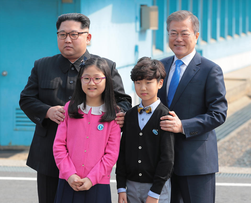 The leaders pose for photos with flower children.&nbsp;