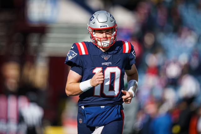 Patriots players reportedly 'not happy' with Mac Jones trade talk