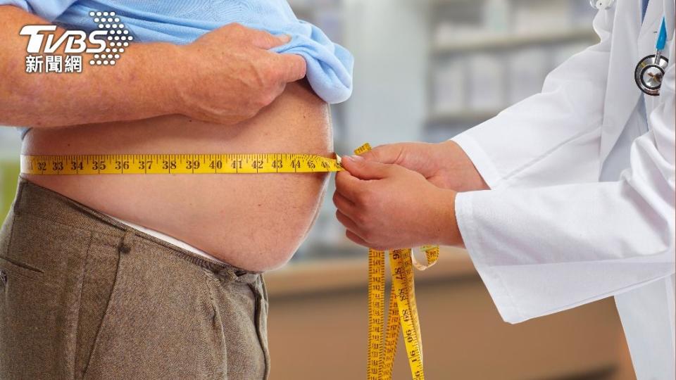 許多男性到了中年之後都有肥胖問題。（示意圖／shutterstock達志影像）