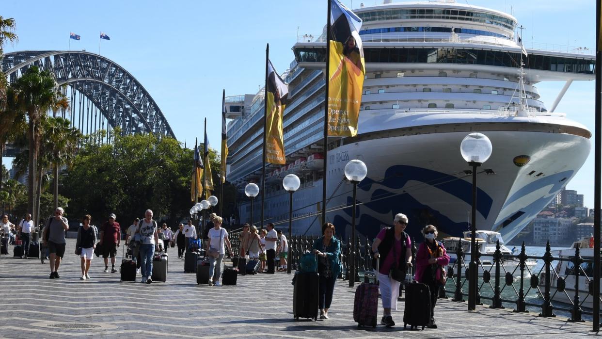 Passagiere verlassen Mitte März in Sydney die «Ruby Princess».