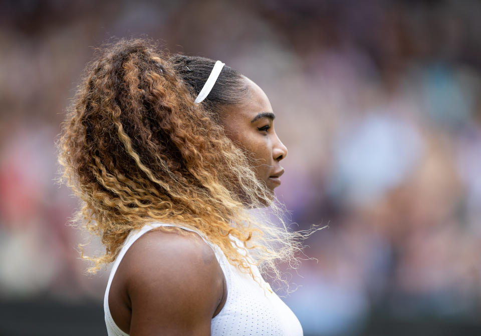 La tenista estadounidense Serena Williams, ex número uno del mundo, recibió el martes una invitación para competir en Wimbledon y regresará a las pistas después de un año sin actividad. (Foto: Simon Bruty/Anychance/Getty Images)