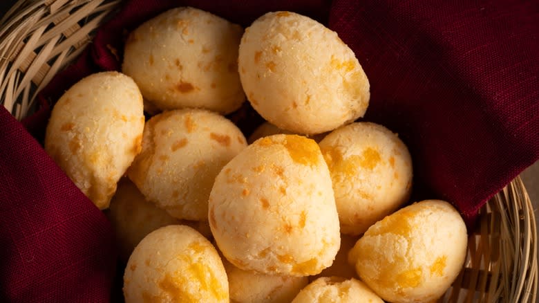 Basket of cheesy pao de queijo