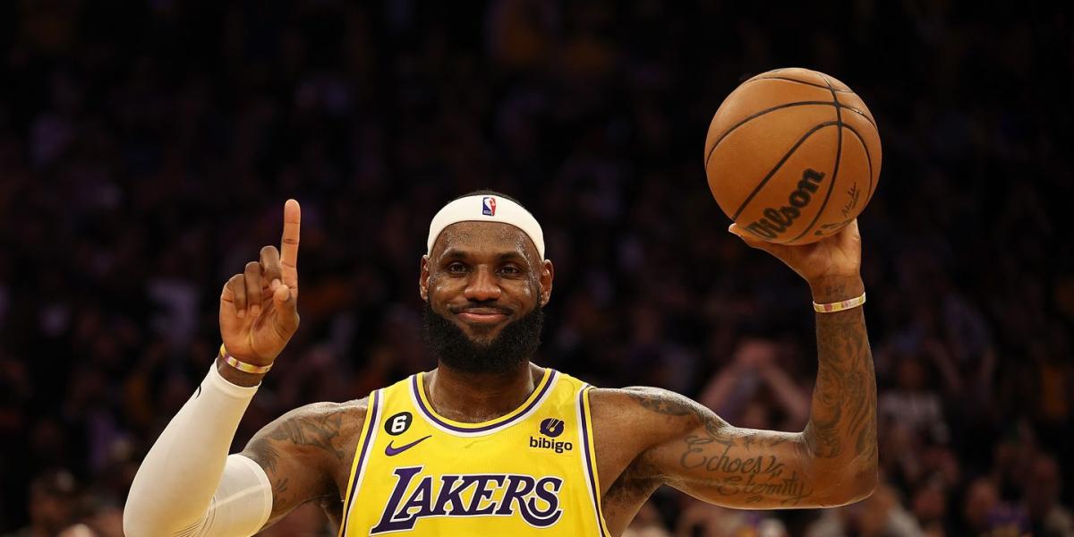 King James starts his Los Angeles Lakers career