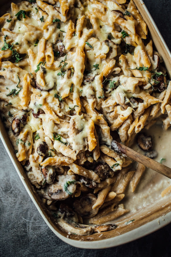 <strong>Get the <a href="http://pinchofyum.com/healthy-mushroom-alfredo-pasta-bake">Healthy Mushroom Alfredo Pasta Bake recipe</a>&nbsp;from Pinch of Yum</strong>