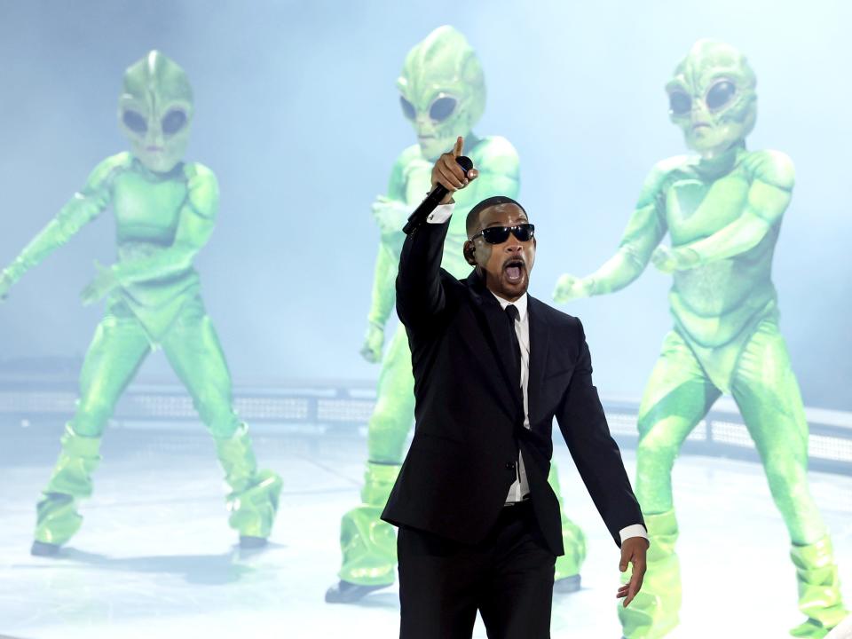 Will Smith and his alien dancers at Coachella.