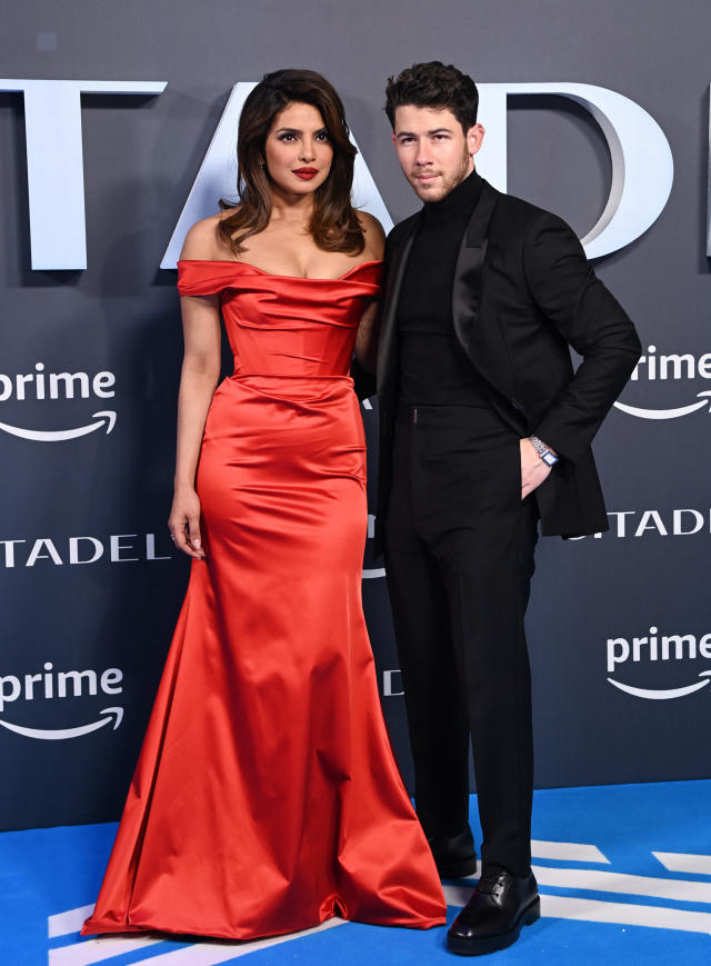 Priyanka Chopra : apparition glamour à Londres au bras de Nick