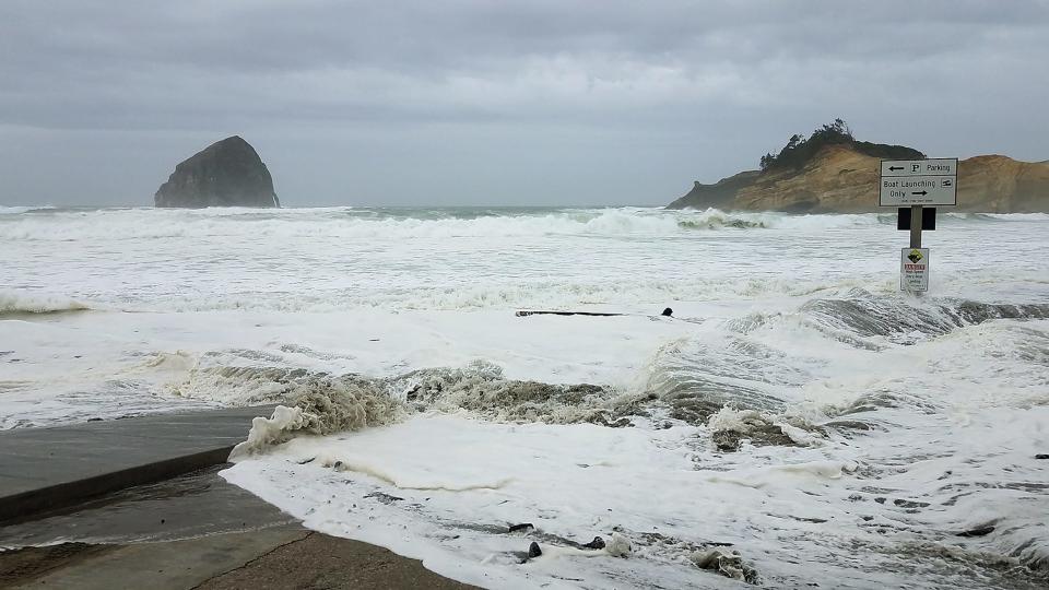 High surf at the beach south of Oregon's Cape Kiwanda.